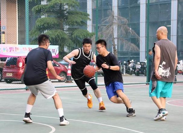 尔加斯之间